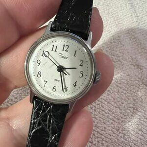 🐻Timex - Analog Watch - As Is Condition - Needs Battery
